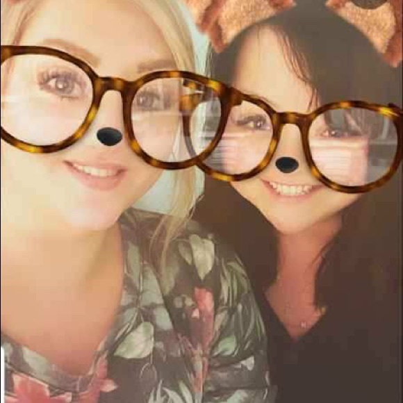 Meet your Posher, Nicole - Picture 4 of 6